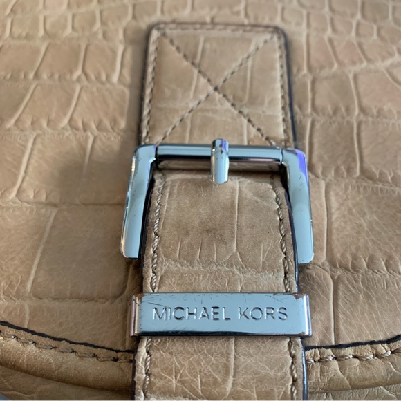Michael Kors Beige Crossbody Saddle Bag - Picture 5 of 9